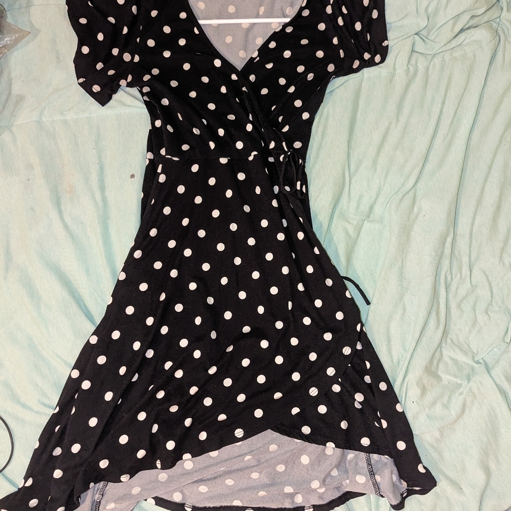 Dresses - Picture 8 of 9